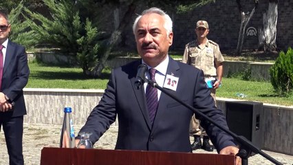Diyarbakır'daki terör saldırısının sivil şehitleri son yolculuklarına uğurlanıyor (2) - BATMAN