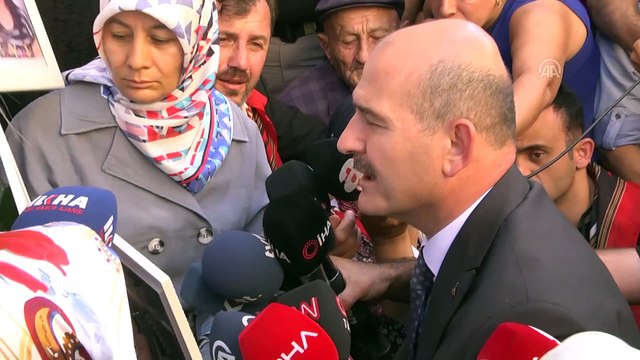 Bakan Soylu'dan oturma eylemi yapan Diyarbakır annelerine ziyaret (1) - DİYARBAKIR