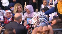 İçişleri Bakanı Süleyman Soylu HDP Binası önünde eylem yapan anneleri ziyaret etti