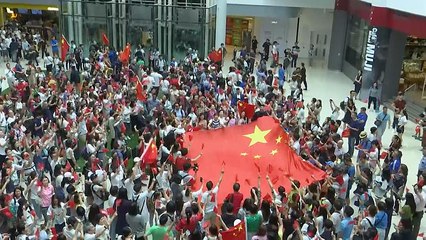 Counter protesters in Hong Kong wave Chinese flags