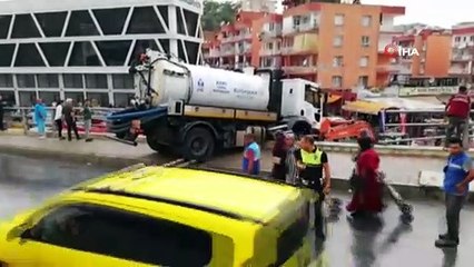 Tải video: Facia ucuz atlatıldı...Belediyenin vidanjörü köprülü kavşakta asılı kaldı