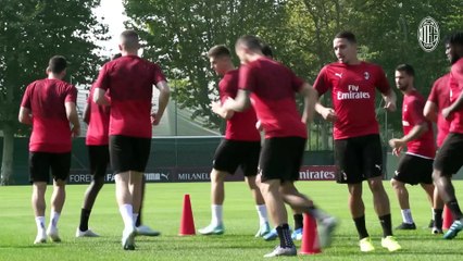 Video herunterladen: A Milanello si lavora verso il Verona