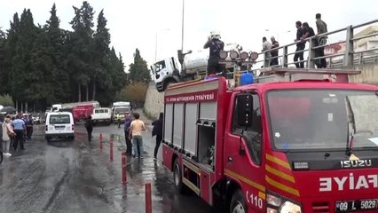 Askıda kalan vidanjör sürücüsünü itfaiye kurtardı