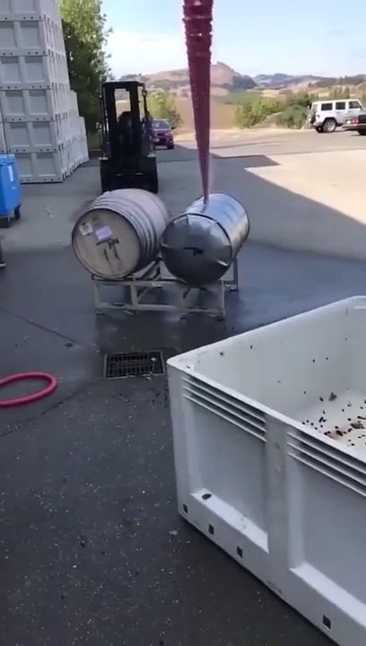 Ce tonneau de vin était prêt à exploser... Sous pression