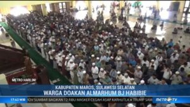 Ribuan Warga Maros Salat Gaib untuk BJ Habibie