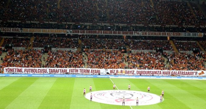 Galatasaray tribünlerinden Türkiye Futbol Federasyonu'na büyük tepki!