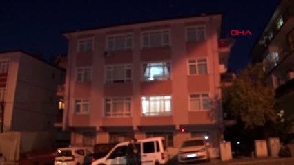 Komşuları aşırı kokuyu şikayet etti, evden ceset çıktı