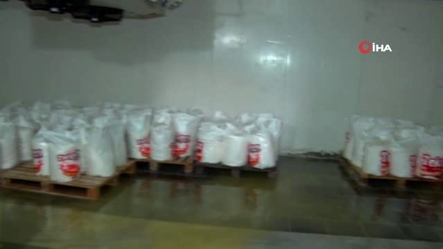 Piyasa değeri 300 bin TL olan 20 ton kaçak peynir ele geçirildi