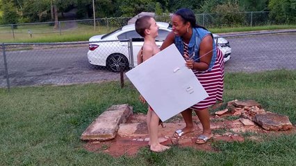 When One of Her Third Graders Got a 100 on a Test, This Alabama Teacher Gave Him a Yard Sign