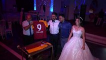 Galatasaray forması giyen damada Falcao'dan mesaj - ANTALYA