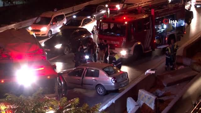 Motosiklet ve iki aracın karıştığı kazada 2 kişi yaralandı