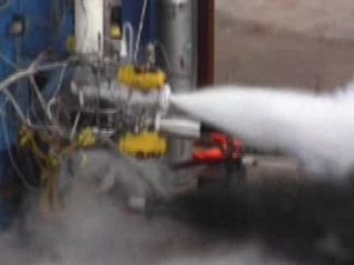 Turbo-pompes du moteur merlin au banc d'essai.