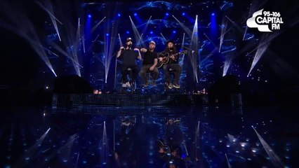 Fan gets invited on stage with Bieber!