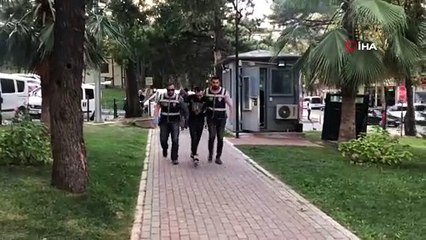 Çekirdek çitleyen arkadaşını vurdu; saklandığı evden cephanelik çıktı