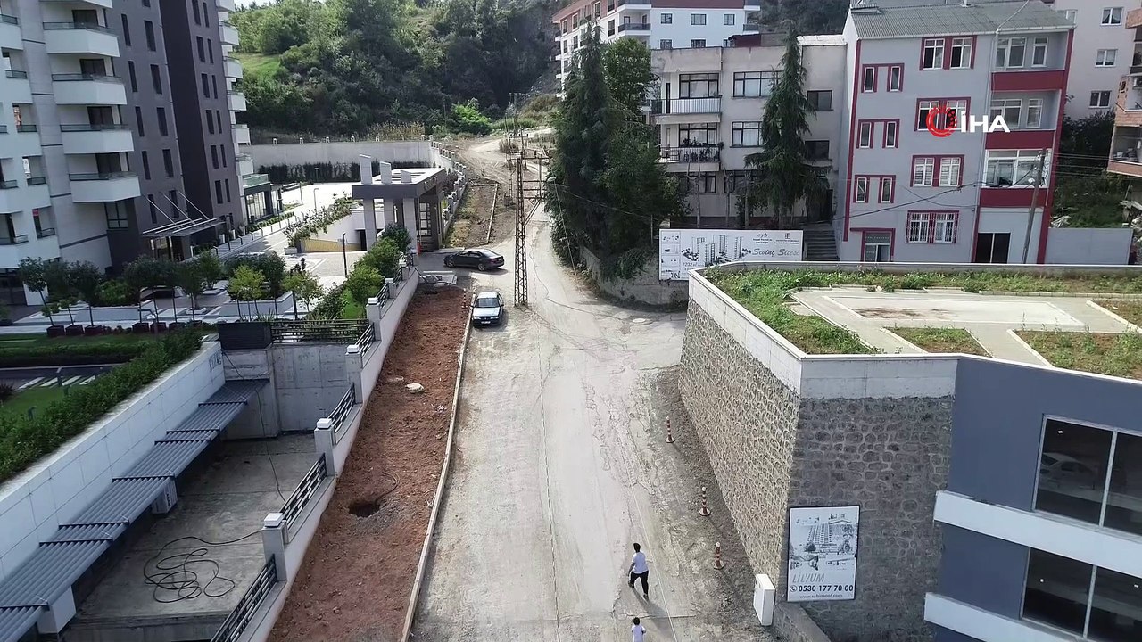 Sürücüler hangi taraftan geçeceğini şaşırıyor