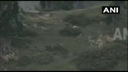 வெள்ளைக் கொடி காட்டி சப்தமில்லாமல் இரு வீரர்களின் உடல்களை தூக்கிக் சென்ற பாக்.. வீடியோ