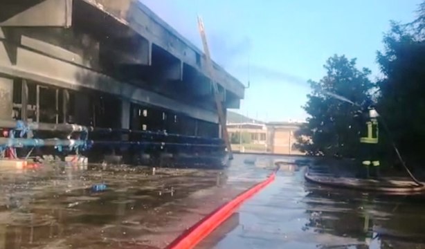 Avellino - Rogo in azienda plastiche, Vigili del Fuoco domano le fiamme (13.09.19)