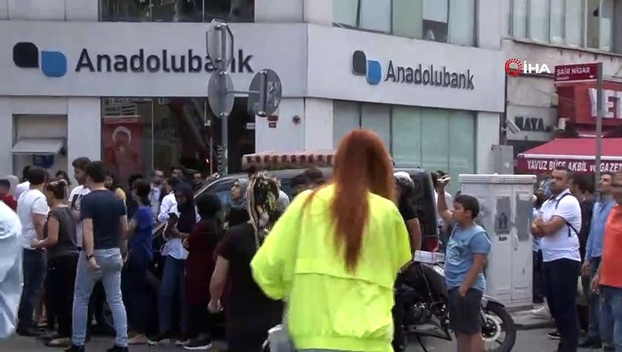 Şişli’de 9 katlı bir binanın çatısında yangın kurtarıldı