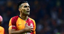 Galatasaray forması giyen damat ve geline Falcao'dan mutluluk mesajı!