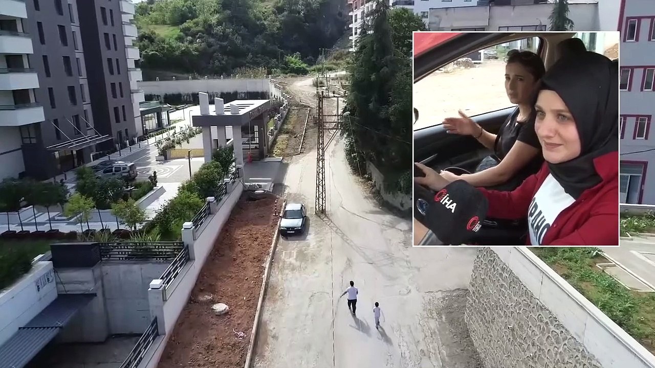 Yol Ortasındaki Direk Sürücülere Zor Anla Yaşatıyor