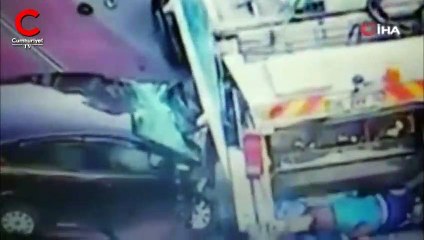 İzmir'de feci kaza kamerada: 2 ölü