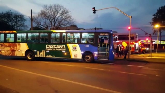 Motociclista fica gravemente ferido após se envolver em acidente com ônibus no São Cristóvão