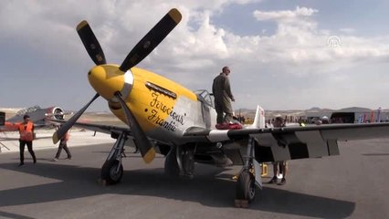 Bakan Pakdemirli gösteri uçağıyla uçuş yaptı