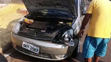 Carro e caminhão batem na Rua Erechim