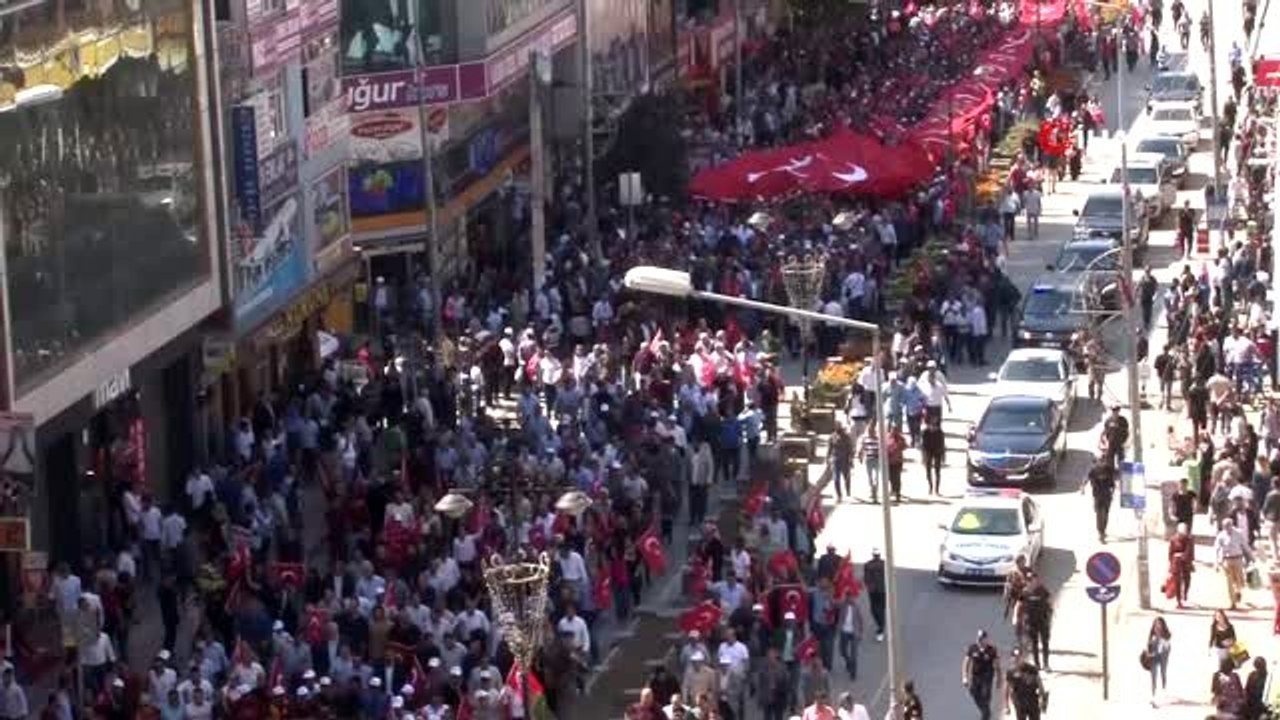 Van'da 'Teröre Lanet, Kardeşliğe Davet' yürüyüşü
