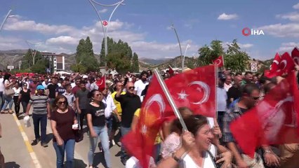 Tunceli’de “Teröre Lanet Yürüyüşü”