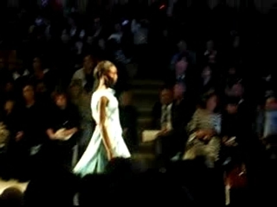 Najwa Moses of styleaholics.com shows the Tracy Reese ...