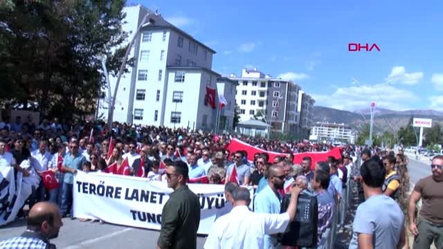 Tunceli'de 'teröre lanet, kardeşliğe destek' yürüyüşü