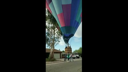 II perd le controle de sa montgolfière et termine dans un arbre en Arizona