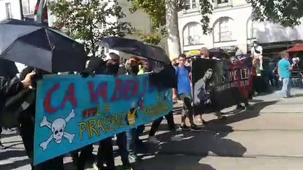 Una persona gravemente herida tras sufrir un cañonazo de agua de la Policía en las protestas de los chalecos amarillos