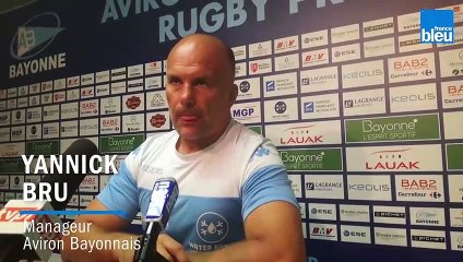 Yannick Bru soulagé après la victoire de l'Aviron Bayonnais face à Castres