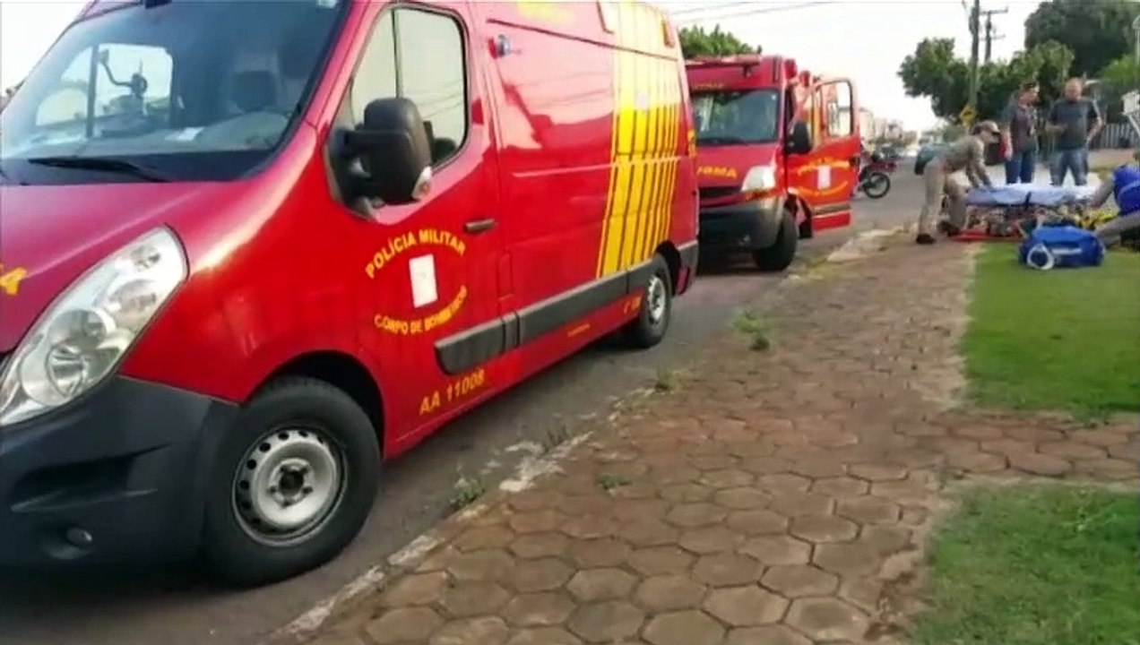 Carro e duas bicicletas batem no Bairro Neva, e...