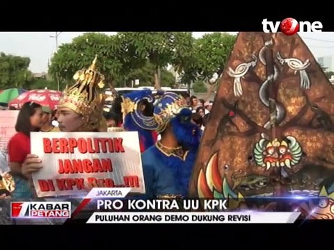 Pro Kontra UU KPK, Massa yang Tolak dan Dukung Saling Demo