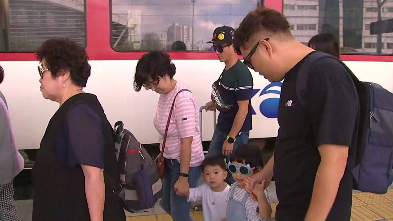서울역 북새통...짧은 연휴 속 귀경객 몰려 / YTN