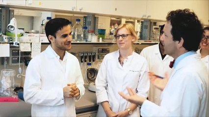 هاشم الغيلي نجم فيسبوك الذي نجح بتبسيط المحتوى العلمي