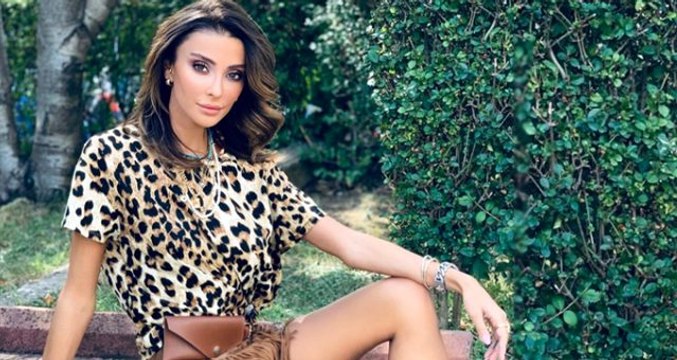 Manken Özge Ulusoy, makyajsız pozuyla büyüledi