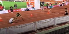 Heroico atleta se para en plena carrera, casi en la recta final, para socorrer a su rival lesionado