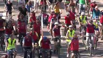آلاف الألمان تظاهروا على دراجات هوائية احتجاجا على استخدام السيارات
