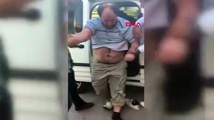 Konya yakalanınca şoka giren FETÖ imamını polisler taşıdı