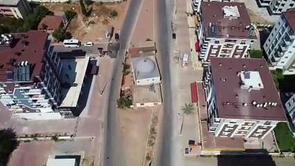 İki yol arasında kalan cami dikkati çekiyor - ANTALYA