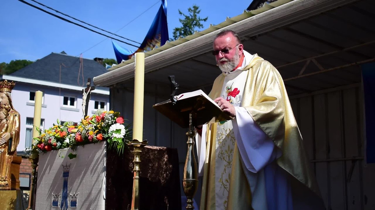 Environ 1.500 motards ont participé à la messe Harley Davidson de Dinant
