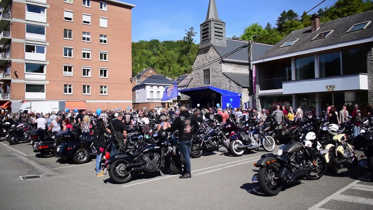 Environ 1.500 motards ont participé à la messe Harley Davidson de Dinant