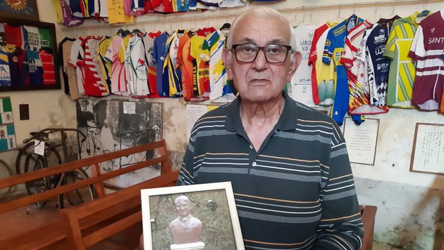 Claude Nadeau préside l'association des amis de Notre-Dame-des-cyclistes. Il dénonce une profanation de la mémoire de l'anciencuré de Créon d'Armagnac, fou de vélo