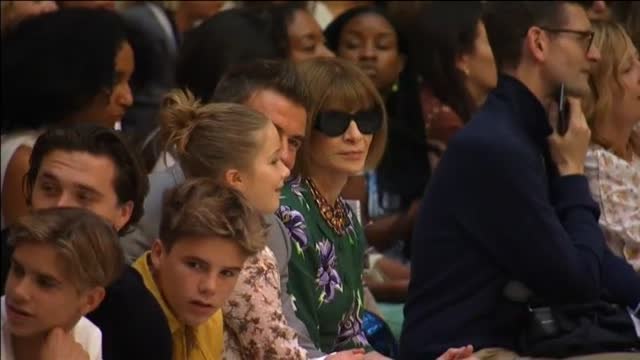 Victoria Beckham triunfa sobre la pasarela londinense arropada por su familia