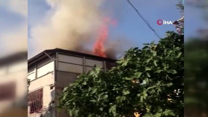 Çatıda tavuk pişirirken evi yaktı