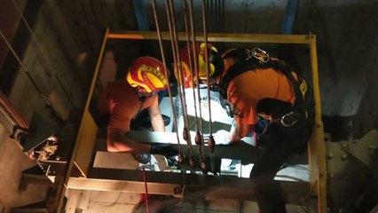 아파트 승강기에 갇혔다 30분만에 구조...그린피스 낙서 수사 / YTN